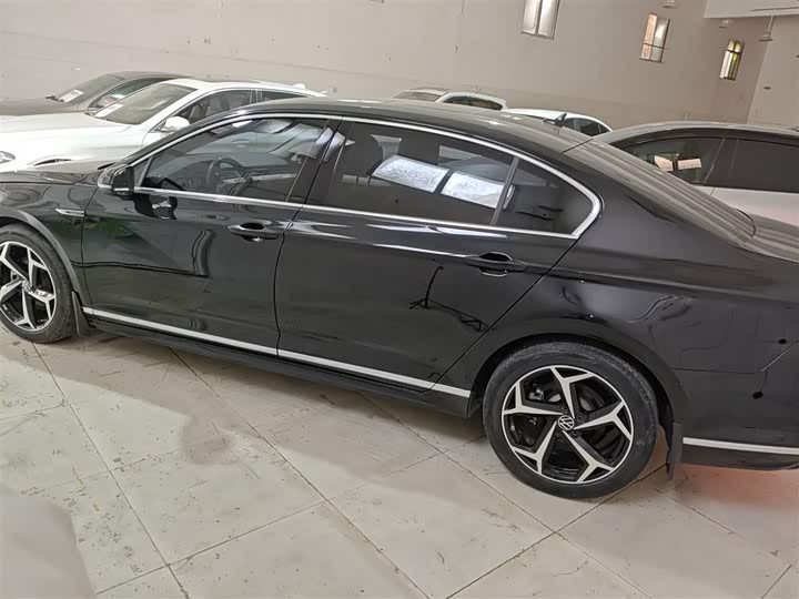 Фото 5 - Volkswagen Magotan