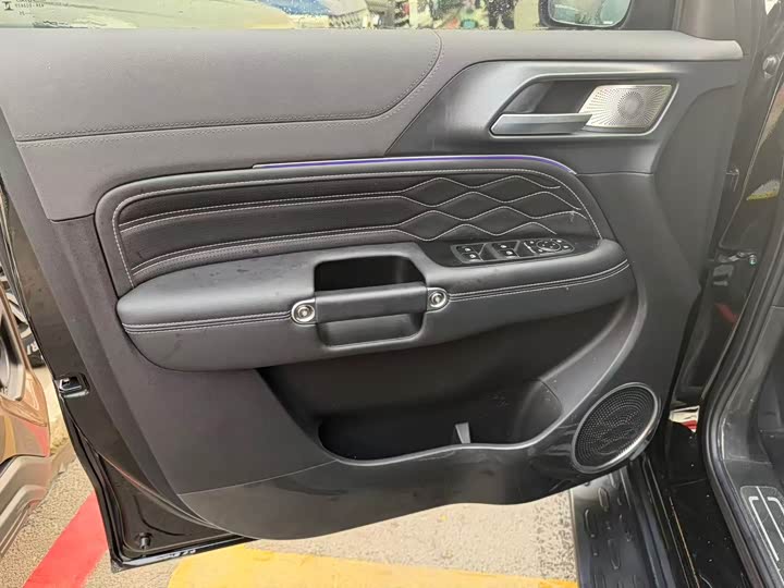 Фото 7 - Tank 300