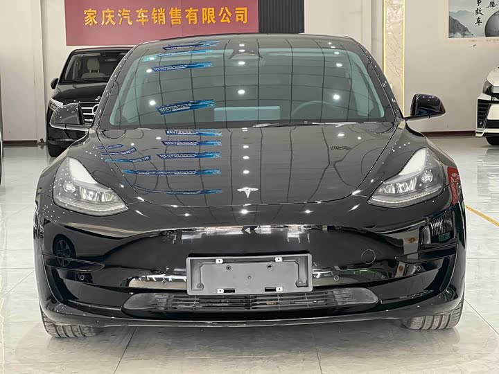 Фото 2 - Tesla Model 3