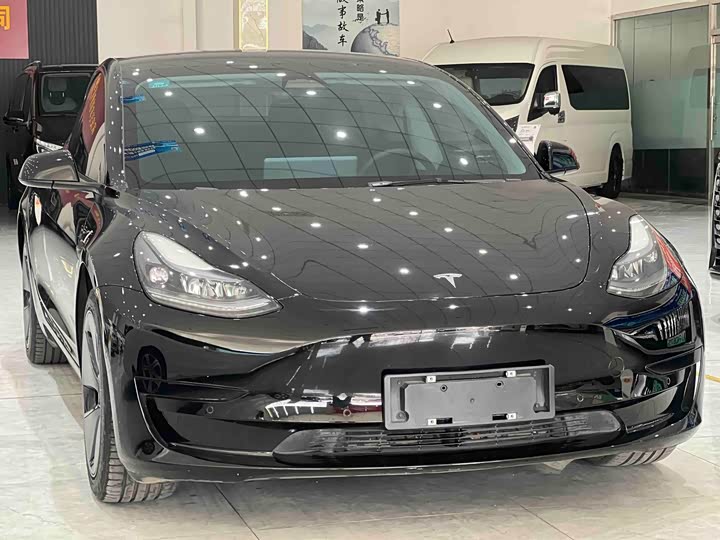 Фото 3 - Tesla Model 3