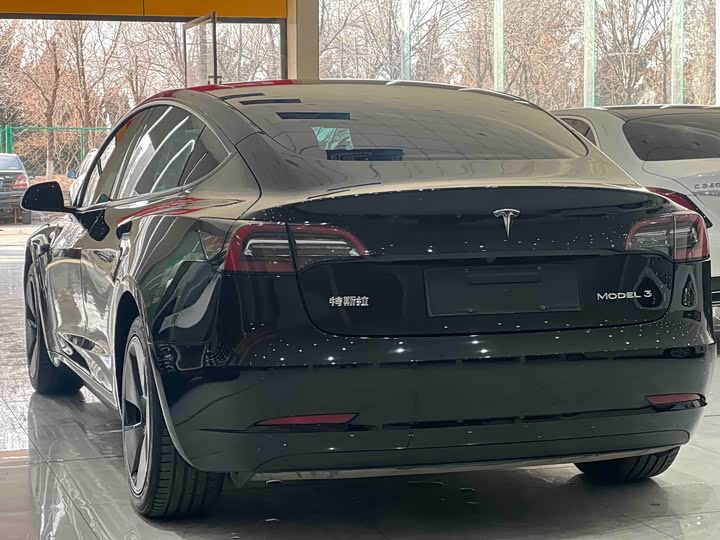 Фото 5 - Tesla Model 3
