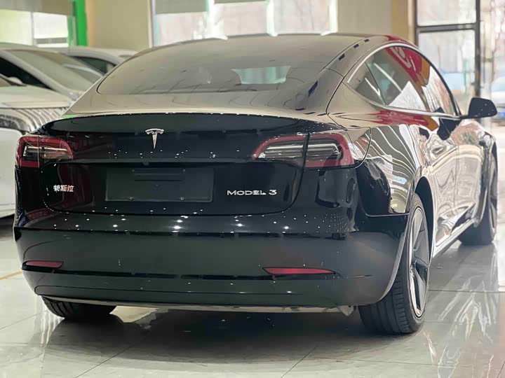 Фото 6 - Tesla Model 3