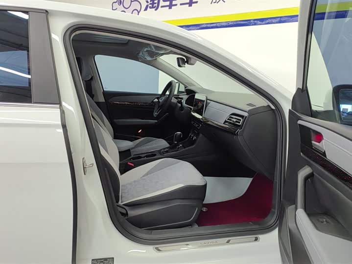 Фото 8 - Volkswagen Lavida