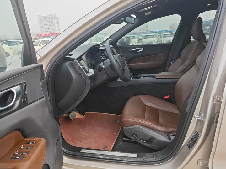 Фото 4 - Volvo XC60