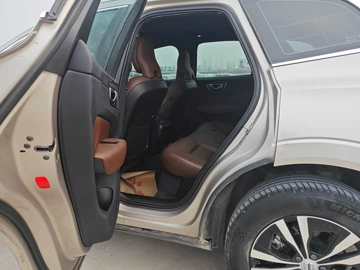 Фото 5 - Volvo XC60