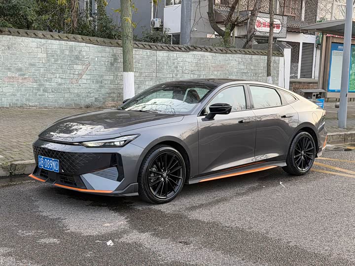 Фото 1 - Changan UNI-V