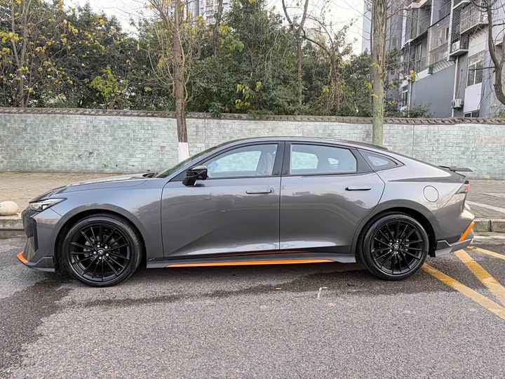 Фото 2 - Changan UNI-V