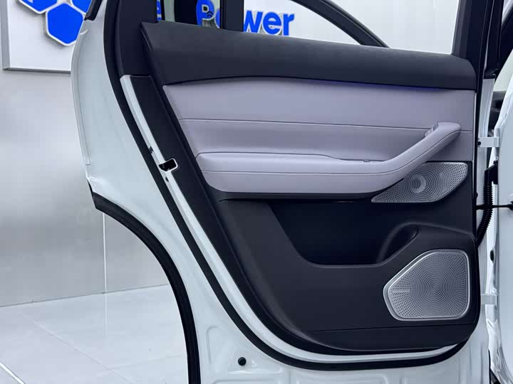 Фото 9 - Nio EC6