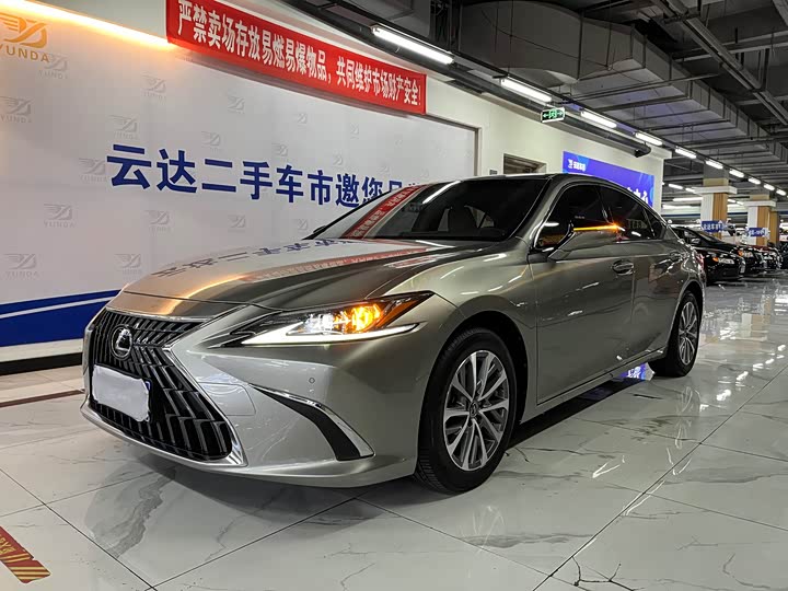 Фото 2 - Lexus ES