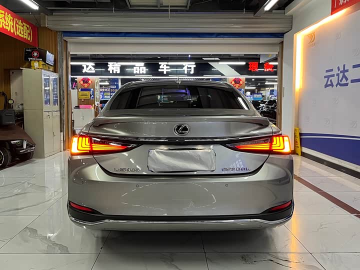 Фото 4 - Lexus ES