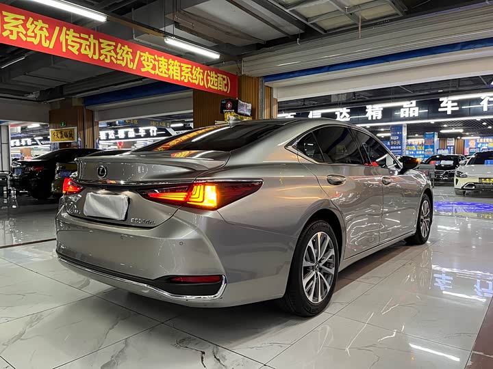 Фото 5 - Lexus ES