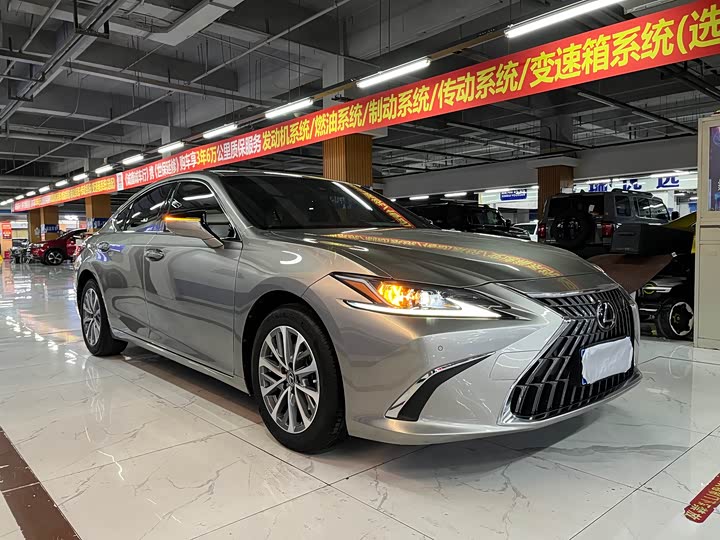 Фото 6 - Lexus ES