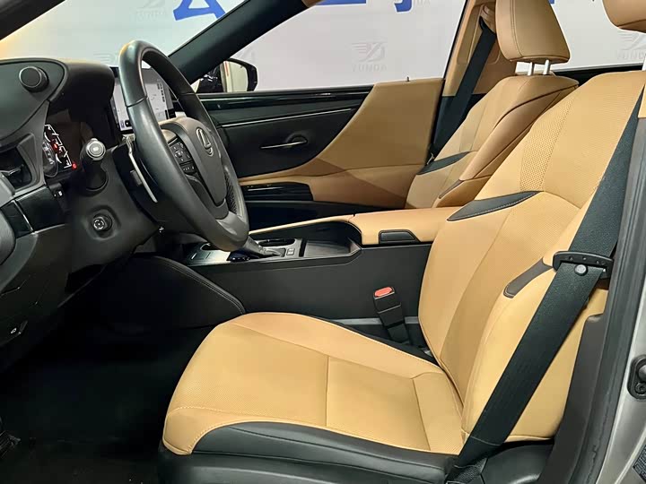 Фото 9 - Lexus ES