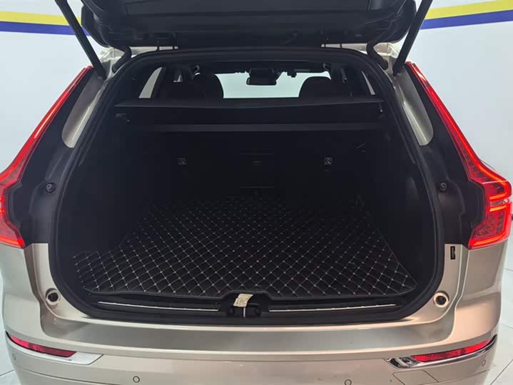 Фото 4 - Volvo XC60