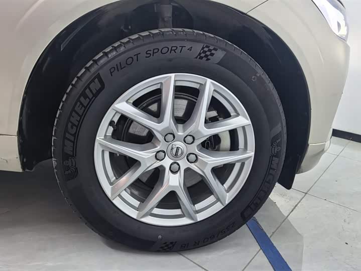 Фото 6 - Volvo XC60