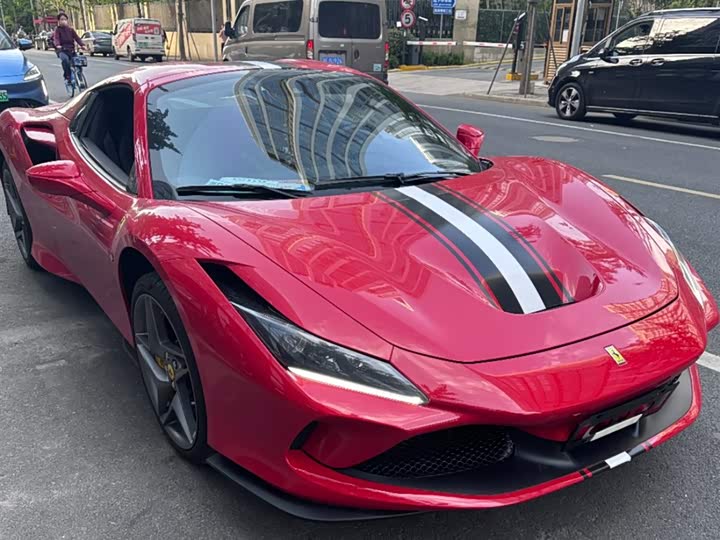 Фото 2 - Ferrari F8