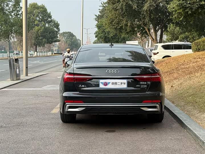 Фото 5 - Audi A6L