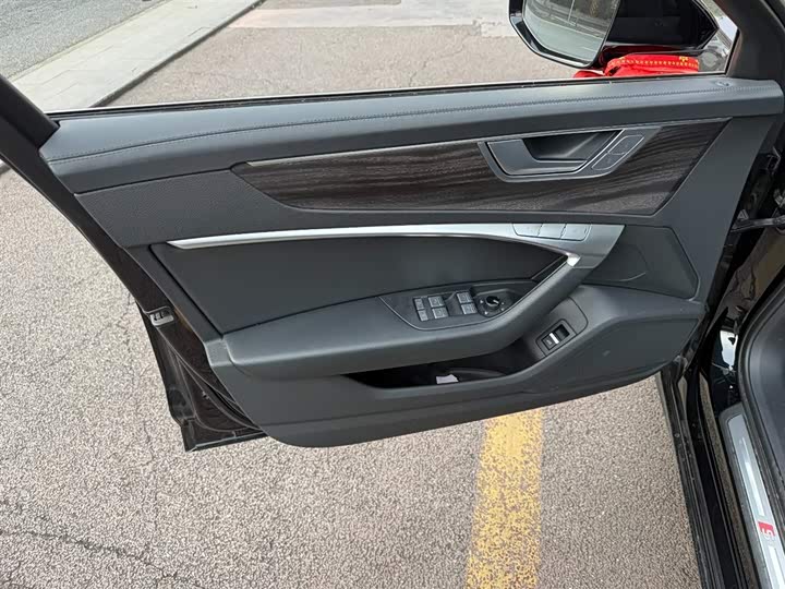 Фото 6 - Audi A6L