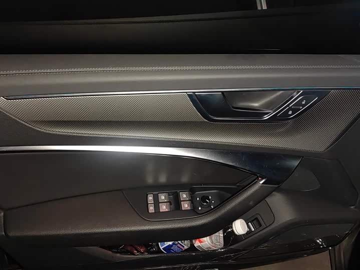 Фото 7 - Audi A6L