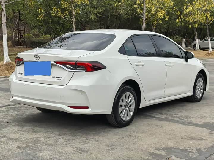 Фото 9 - Toyota Corolla