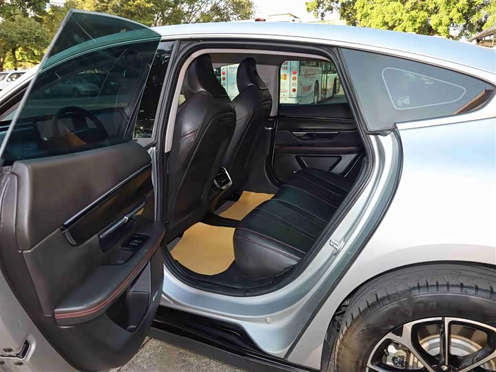 Фото 6 - XPeng P7