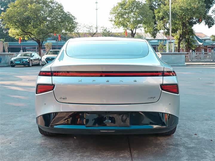 Фото 8 - XPeng P7