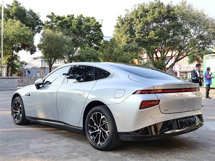 Фото 9 - XPeng P7