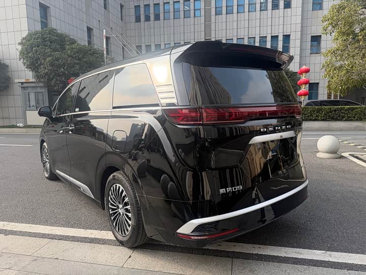 Фото 7 - Denza D9