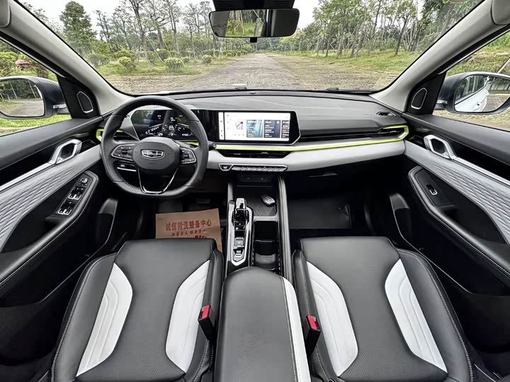 Фото 7 - Geely Coolray