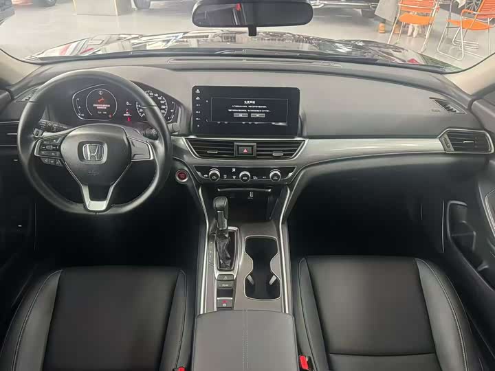 Фото 4 - Honda Accord