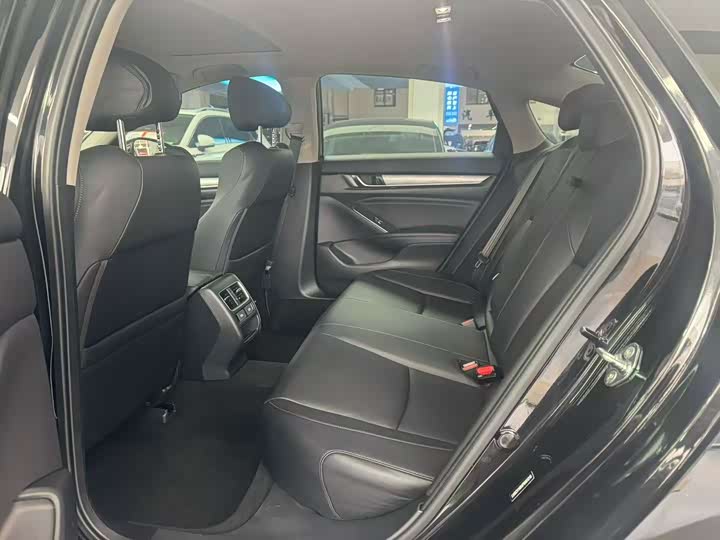 Фото 6 - Honda Accord