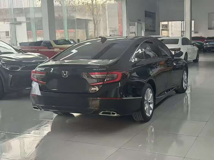 Фото 7 - Honda Accord