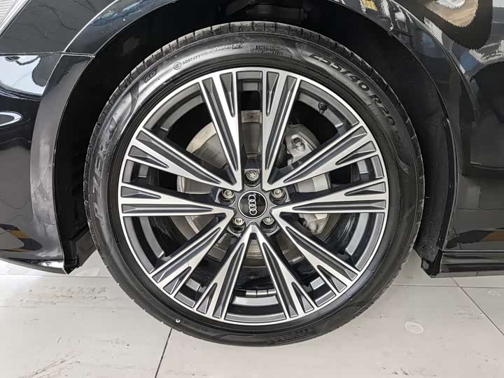 Фото 4 - Audi A6L