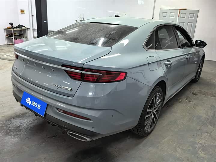 Фото 3 - Geely Preface