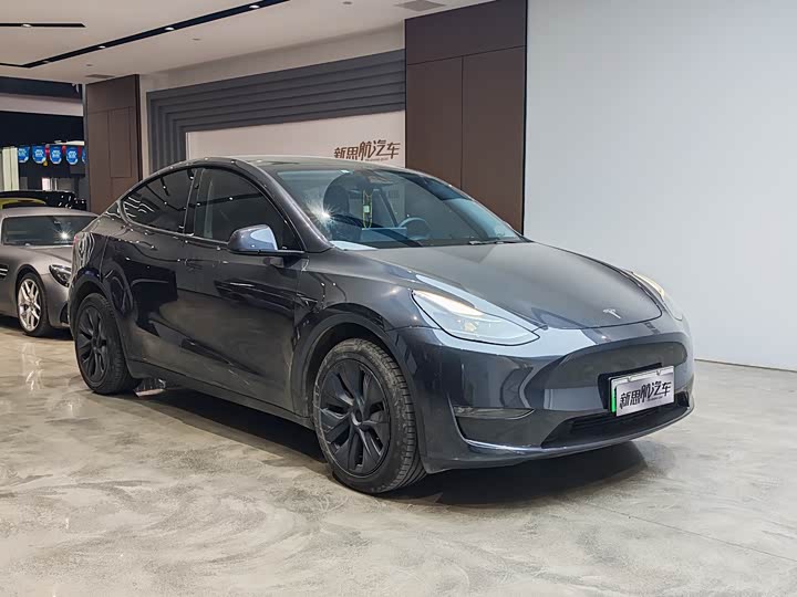 Фото 3 - Tesla Model Y
