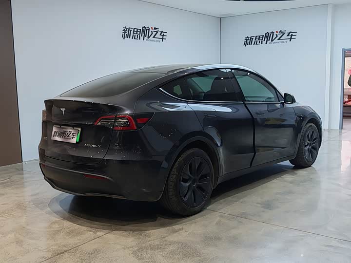 Фото 4 - Tesla Model Y
