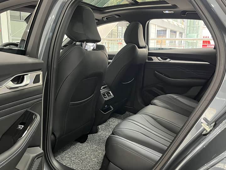 Photo 5 - Geely Preface