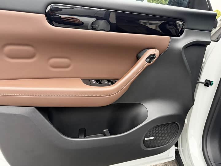 Фото 9 - Leapmotor C11