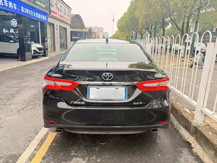 Фото 5 - Toyota Camry