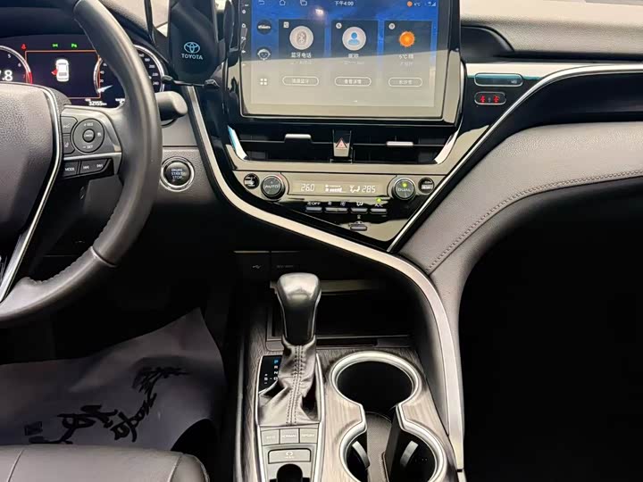 Фото 9 - Toyota Camry