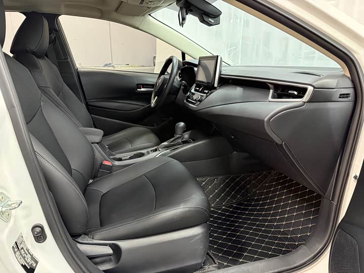 Фото 7 - Toyota Corolla