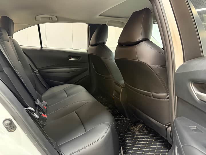 Фото 8 - Toyota Corolla