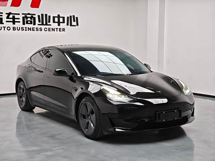 Фото 3 - Tesla Model 3