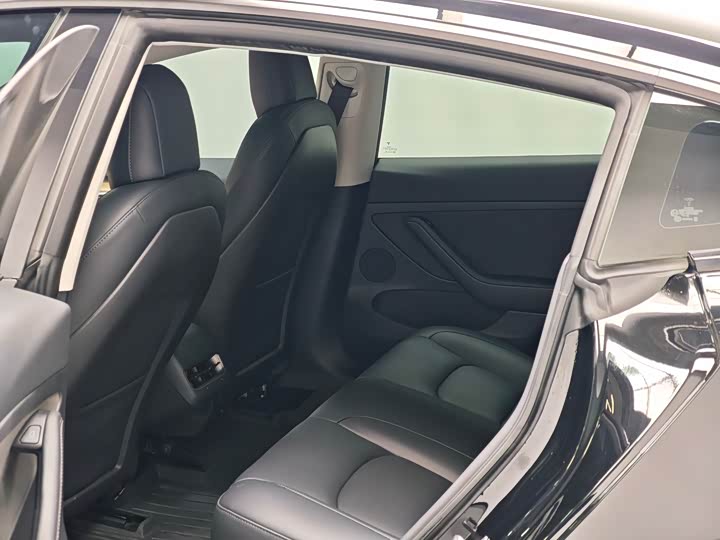 Фото 7 - Tesla Model 3