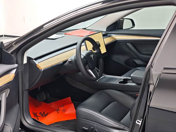 Фото 8 - Tesla Model 3