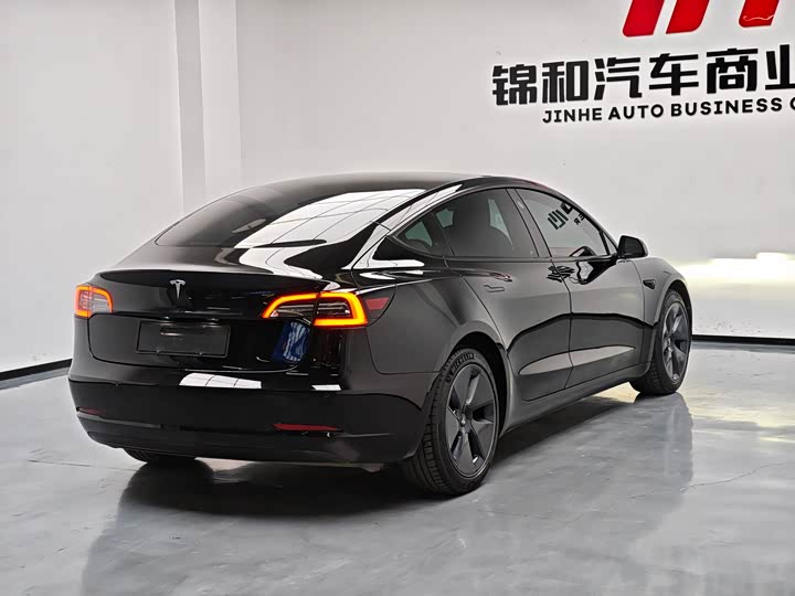 Фото 9 - Tesla Model 3