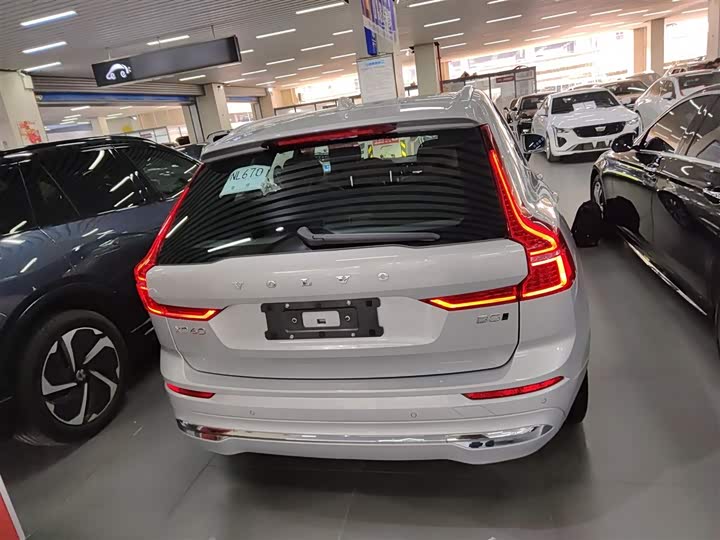 Фото 6 - Volvo XC60