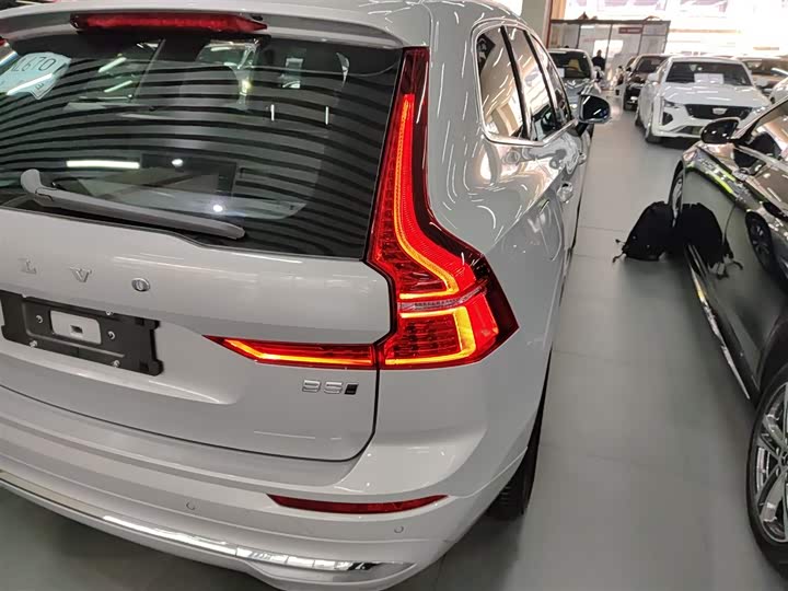 Фото 8 - Volvo XC60