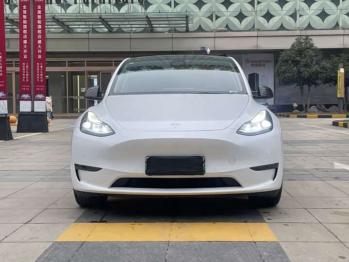 Фото 2 - Tesla Model Y