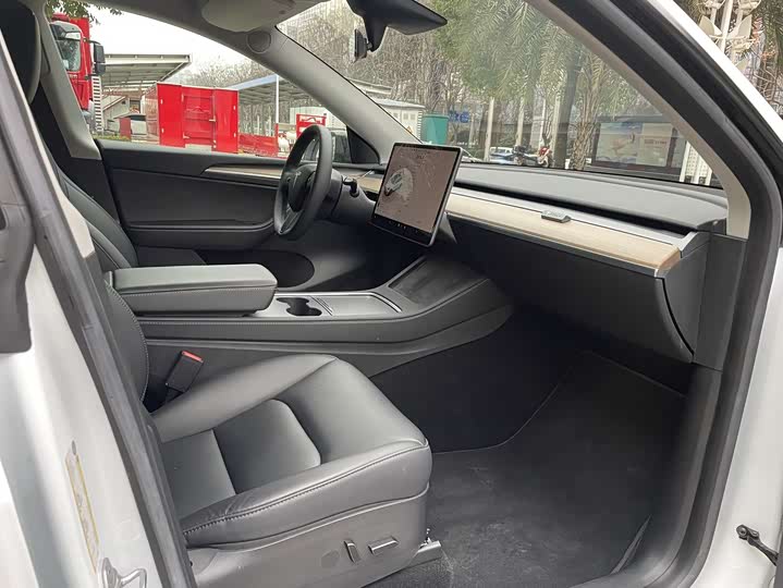 Фото 9 - Tesla Model Y